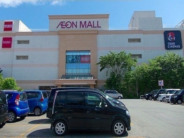 近くのイオンモール秋田まで700m（徒歩9分）