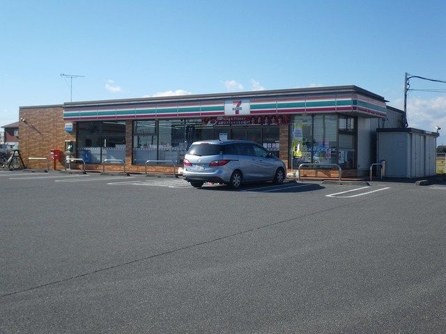 近くのセブンイレブンさくら氏家店まで1,100m（徒歩14分）