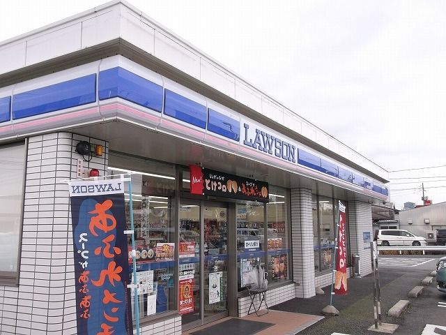 近くのコンビニまで1,200m（徒歩15分）