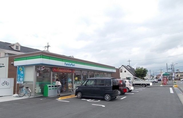 近くのファミリーマート東沖野店様まで250m（徒歩4分）