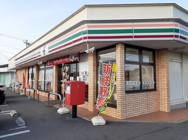 近くのコンビニまで450m（徒歩6分）