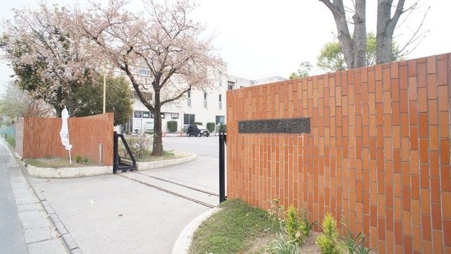近くの本庄南中学校まで200m(徒歩3分)
