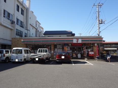 近くのセブンイレブンまで270m（徒歩4分）