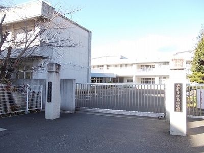 近くの松島幼稚園・小学校まで450m（徒歩6分）