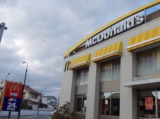 近くのマクドナルド辻井店まで1,400m（徒歩18分）