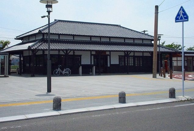 近くの小城駅まで1,900m（徒歩24分）