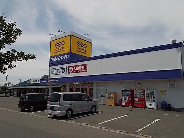 近くのゲオ阿賀野店まで750m(徒歩10分)