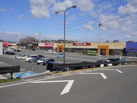 近くのメガステージ須賀川まで3,400m(徒歩43分)