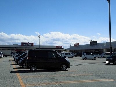 近くのイオンタウン南陽まで1,200m（徒歩15分）