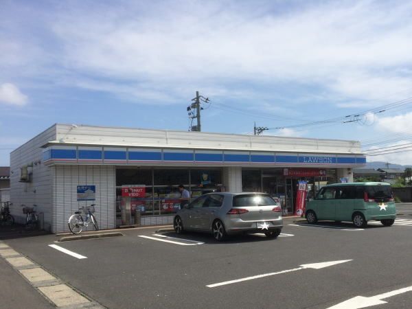 近くのローソンまで900m（徒歩12分）