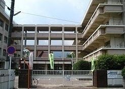 近くの八幡東小学校まで950m(徒歩12分)