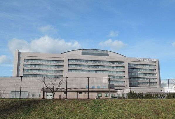 近くの八戸市立市民病院まで1,900m（徒歩24分）