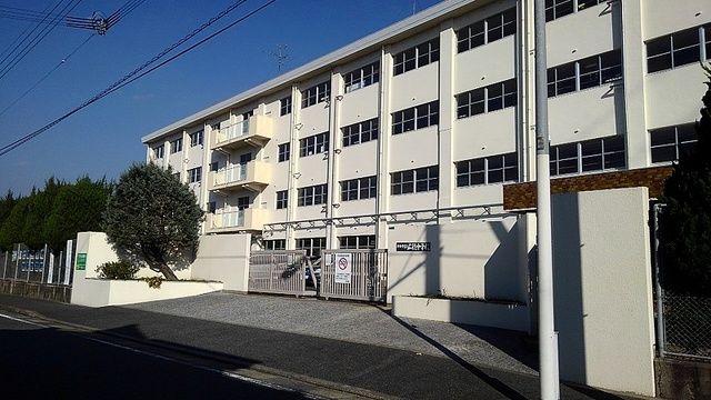 近くの中学校まで350m（徒歩5分）