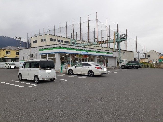 近くのコンビニまで120m（徒歩2分）