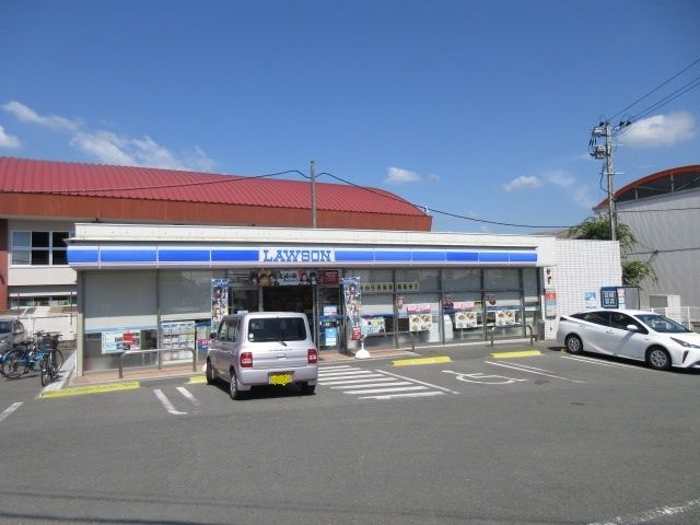 近くのローソンまで620m（徒歩8分）