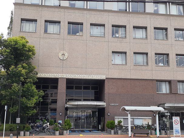 近くの高津区役所まで350m（徒歩5分）