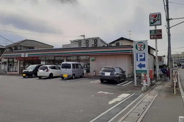 近くのセブンイレブンさいたま二ツ宮店まで700m（徒歩9分）