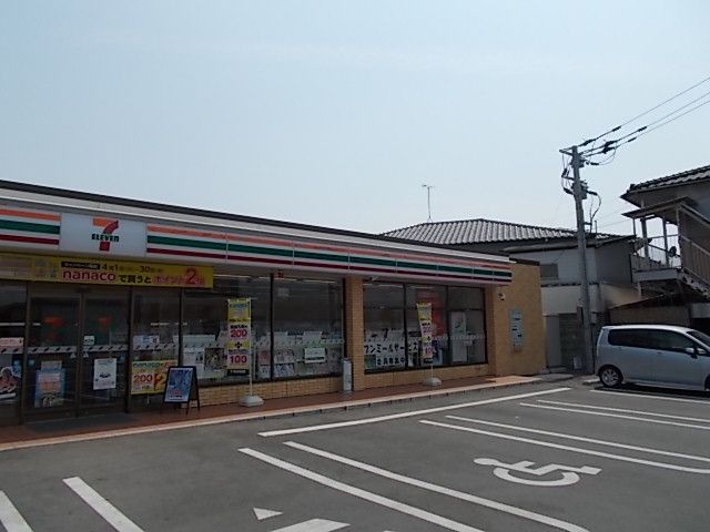 近くのコンビニまで600m（徒歩8分）