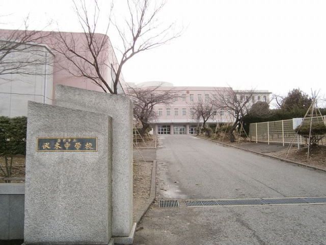 近くの伏木中学校まで1,800m（徒歩23分）