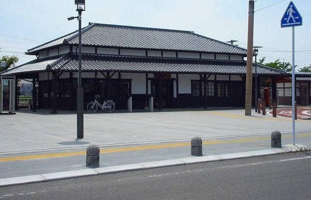 近くの駅まで1,350m（徒歩17分）