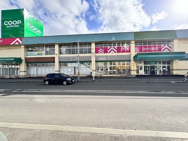 近くのコープさっぽろ元町店まで410m（徒歩6分）