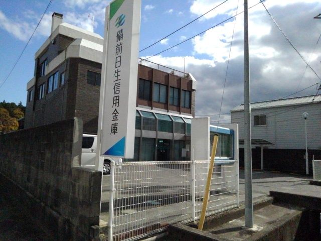 近くの銀行まで250m（徒歩4分）