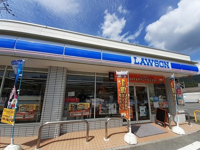 近くのコンビニまで430m（徒歩6分）