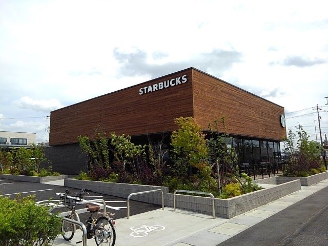 近くのスターバックスコーヒーまで1,700m（徒歩22分）