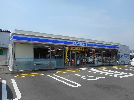 近くのローソン上加茂店まで750m（徒歩10分）