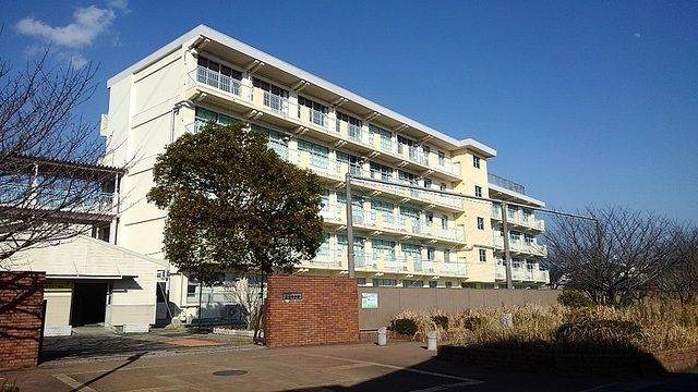 近くの北九州市立　広徳中学校まで300m（徒歩4分）