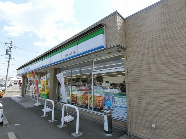 近くのファミリーマート大井四丁目店まで550m(徒歩7分)