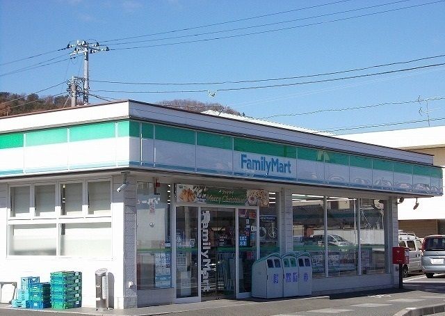 近くのファミリーマート修善寺駅北口店まで350m(徒歩5分)
