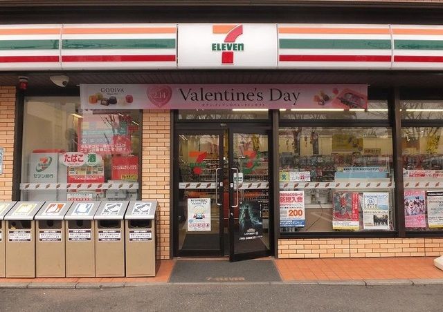 近くのセブンイレブンまで20m（徒歩1分）