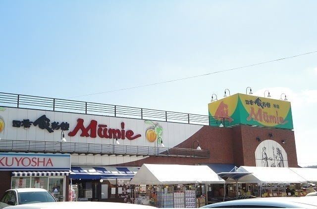 近くの飲食店まで1,800m（徒歩23分）