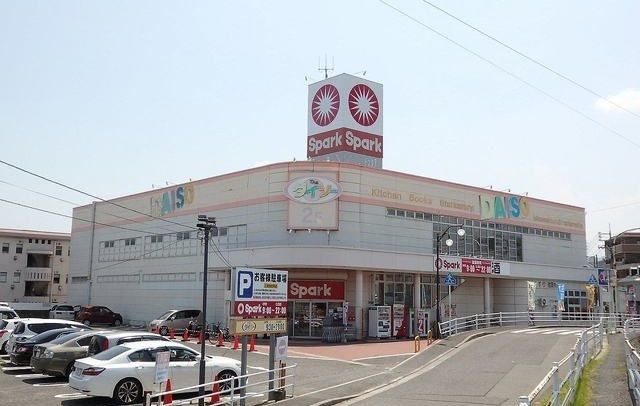 近くのスパーク佐方店まで800m（徒歩10分）