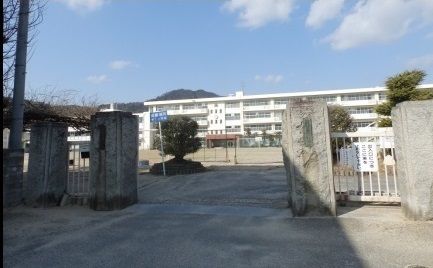 近くの熊野第一小学校まで1,700m(徒歩22分)