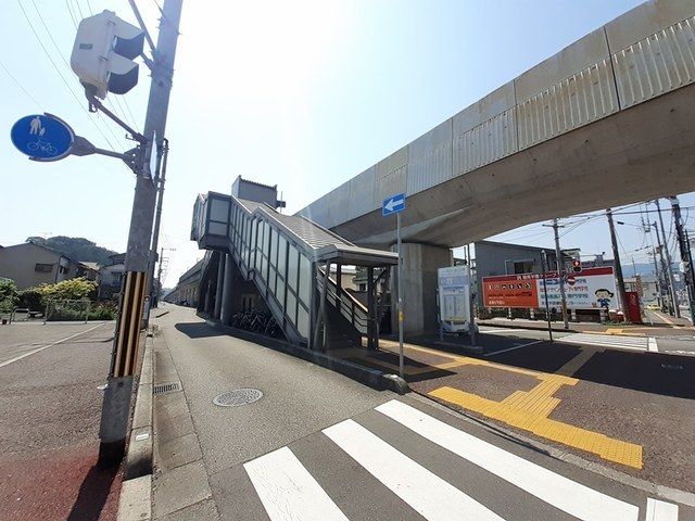 近くの円行寺口駅まで1,000m（徒歩13分）