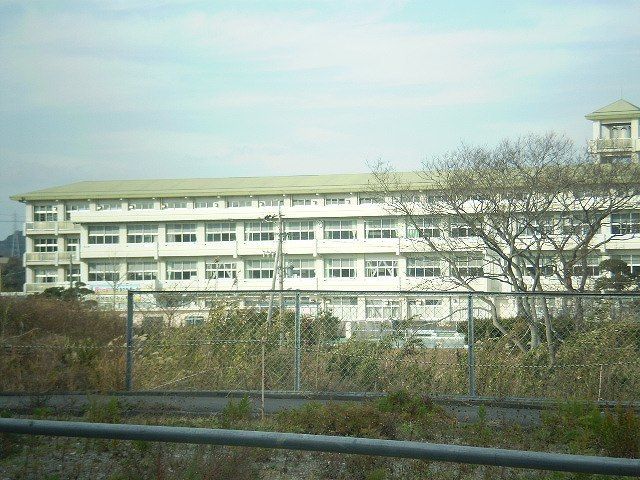 近くの御前崎市立第一小学校まで2,500m(徒歩32分)