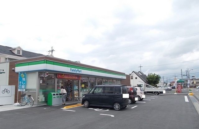 近くのファミリーマート東沖野店様まで250m（徒歩4分）