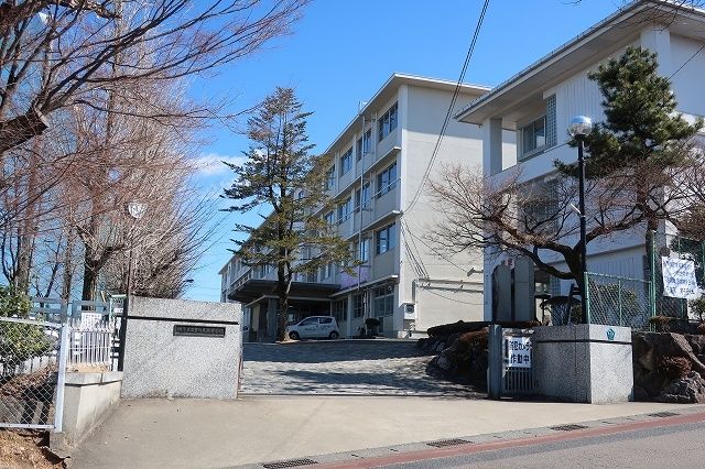 近くの多治見高校まで700m（徒歩9分）