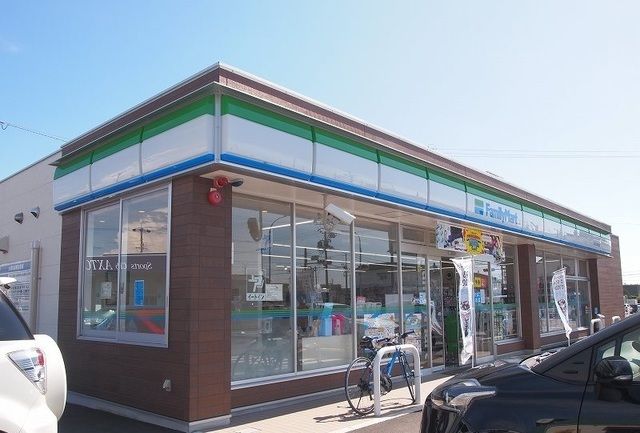 近くのファミリーマート 旭町1丁目店まで130m(徒歩2分)