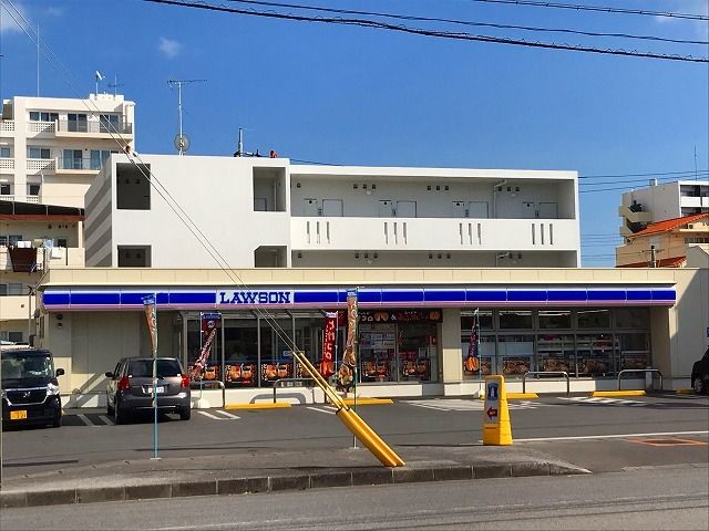 近くのローソンアラハビーチ前店まで31m（徒歩1分）