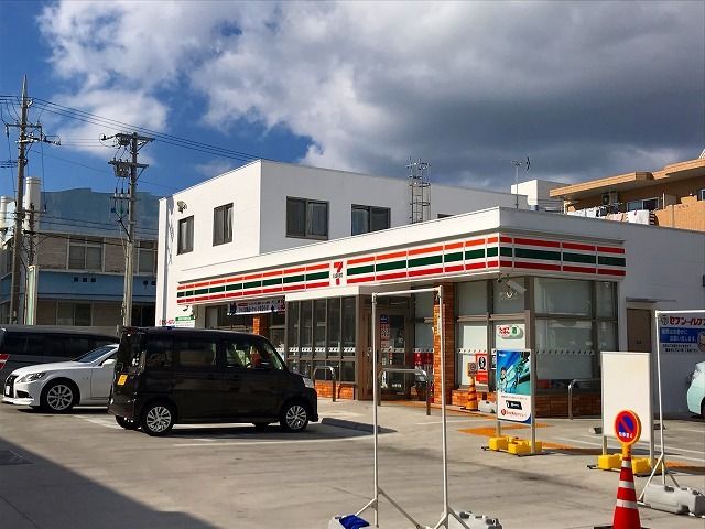 近くのセブン北谷北前1丁目店まで80m（徒歩1分）