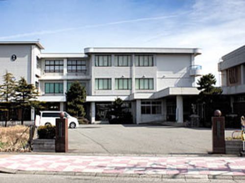 近くの東十郷小学校まで450m(徒歩6分)