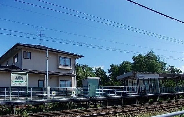 近くの上飯島駅まで2,800m（徒歩35分）