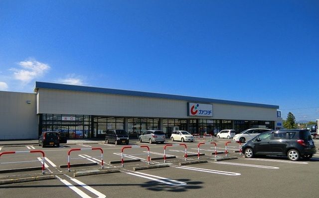 近くのカワチ薬品花春店まで850m（徒歩11分）