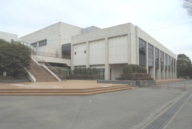近くの南足柄体育センターまで1,400m（徒歩18分）