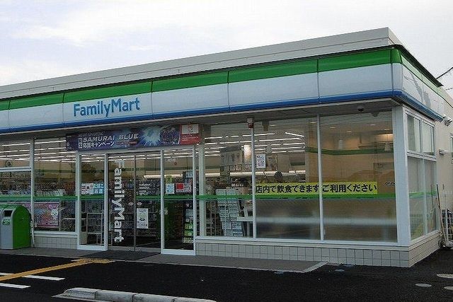 近くのファミリーマートまで180m(徒歩3分)