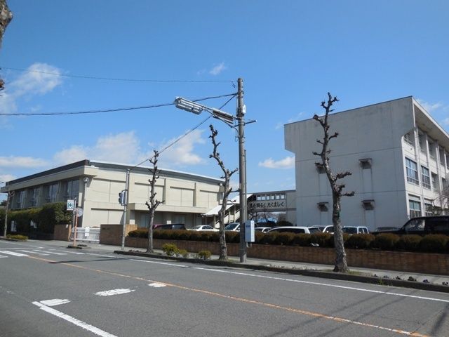 近くの岩倉市立 五条川小学校まで700m(徒歩9分)