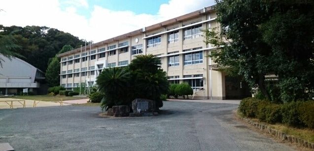近くの国府小学校まで1,440m（徒歩18分）